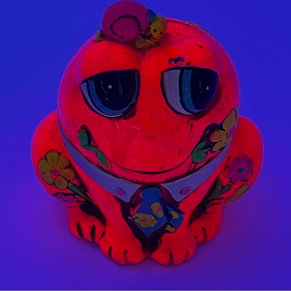 Vintage Frog Bank Glows in Blacklight OSL 1969 Japan Holiday Fair - Picture 11 of 12